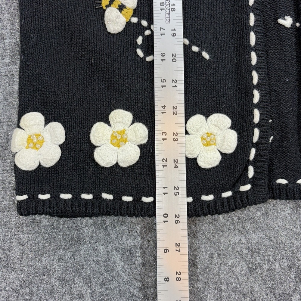 Mandal Bay Sweater Vest L Embroidered Bumble Bees Daisies Teacher Grandma Core - Picture 7 of 8